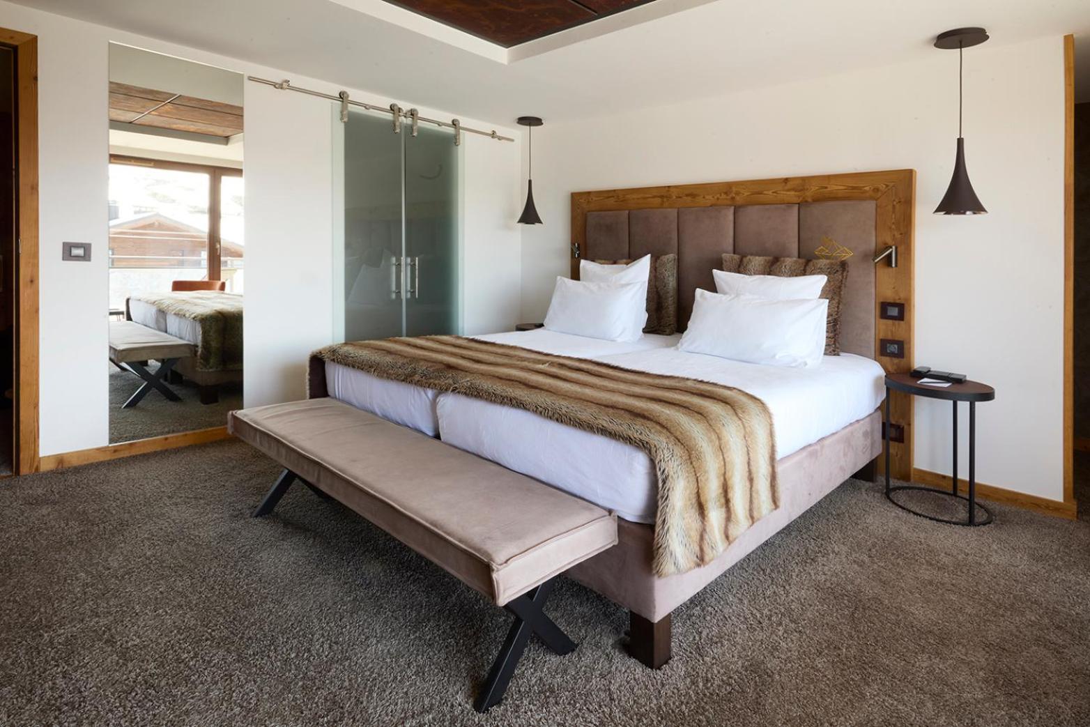 Two Connecting Double Rooms,1756661974:JPEG